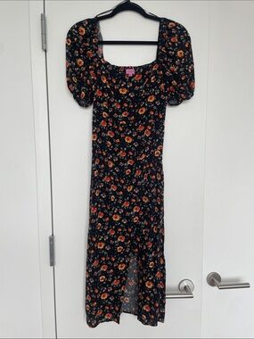 Francesca's Collections Black Floral Puff-Sleeve Midi Dress